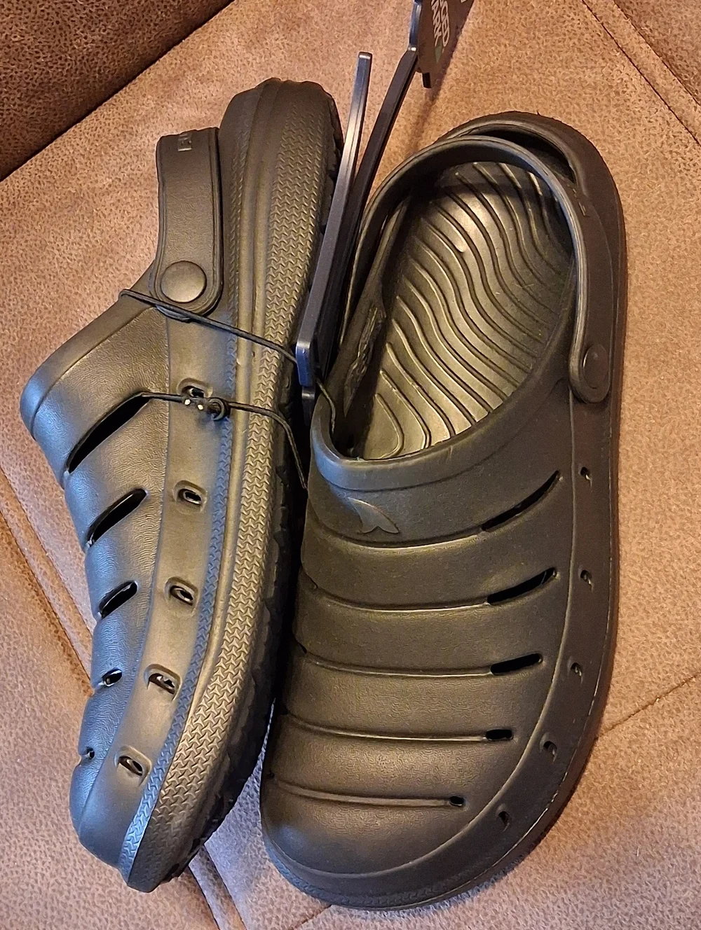 Rugged Shark Men's Black Cushioned Slip-On Water Clog Size 9